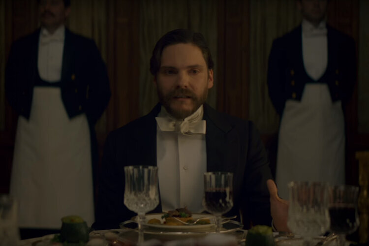 daniel-bruhl-the-alienist-filmloverss