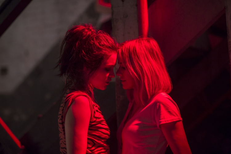 netflix-in-yeni-psikolojik-gerilim-dizisi-gypsy-den-ilk-gorseller-1-filmloverss