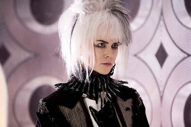 nicole-kidman-ve-elle-fanning-i-bulusturan-film-how-to-talk-to-girls-at-parties-2-filmloverss