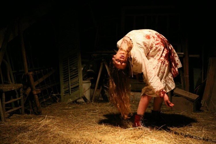 the-exorcism-of-emily-rose-2005-filmloverss