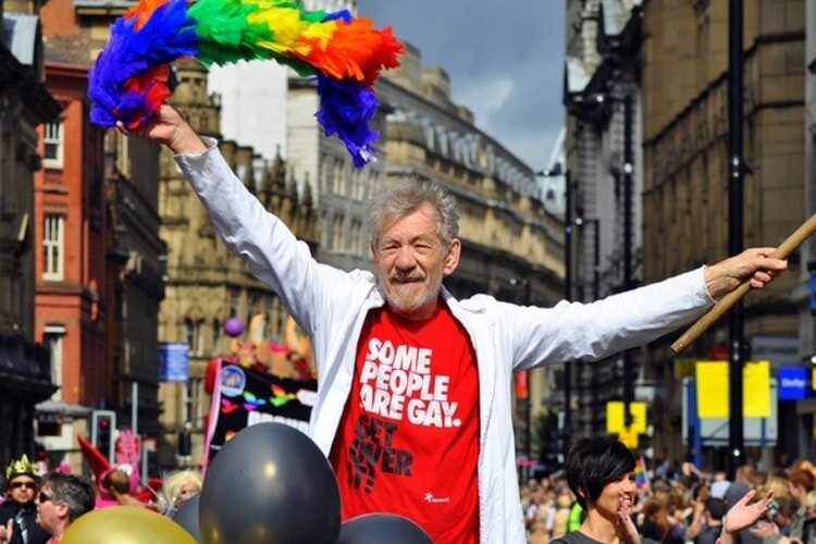 ian-mckellen-lgbt-kisa-filmlerinden-olusan-bir-seri-hazirliginda-filmloverss