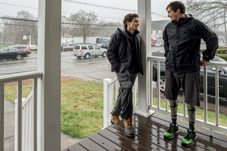 jake-gyllenhaal-un-basrolu-ustlendigi-stronger-dan-dikkat-cekici-bir-fragman-yayinlandi-filmloverss