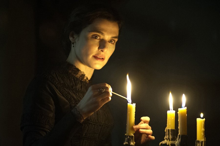 Rachel Weisz’ın Gotik Gerilim Filmi My Cousin Rachel’da Feminizm Ön Plana Çıkıyor!