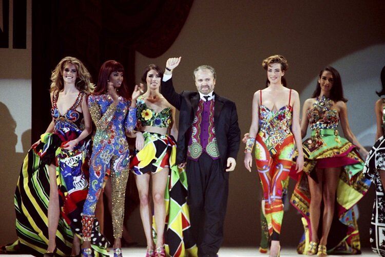 antonio-banderasli-versace-filmi-iptal-edildi-2-filmloverss