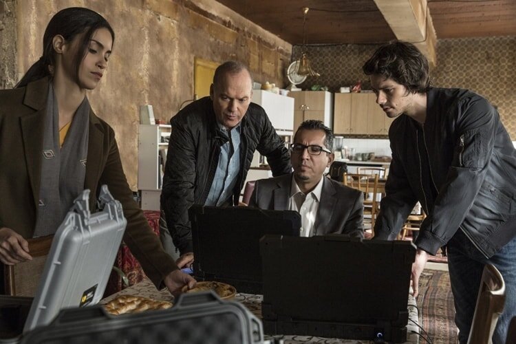 michael-keaton-ve-dylan-obrienli-american-assassinden-yepyeni-fragman-filmloverss