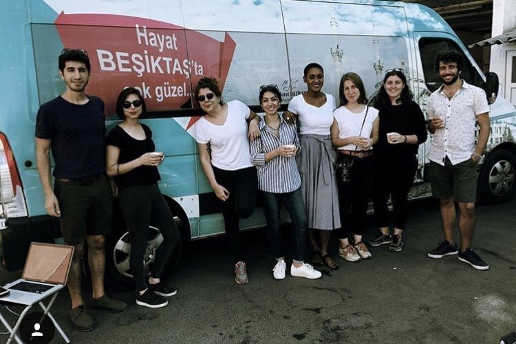 ben-de-buradayim-ekip-filmloverss