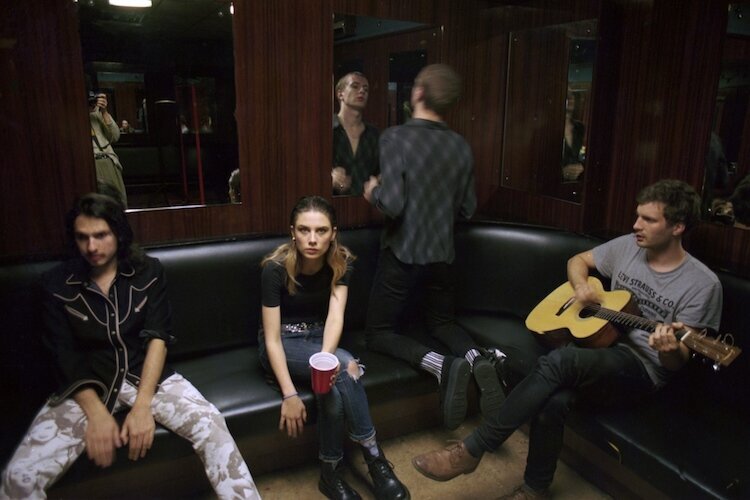 ingiltereli-rock-grubu-wolf-alicei-anlatan-on-the-roadtan-fragman-yayınlandı-2-filmloverss