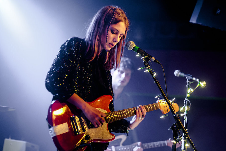 İngiliz Rock Grubu Wolf Alice’i Anlatan On the Road’tan Fragman Yayınlandı!