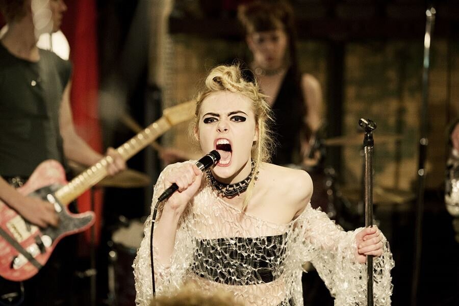 Punk Müziğin Sınırlarını Zorlayan Nicole Kidman ve Elle Fanning’li How to Talk to Girls at Parties’den Fragman Yayınlandı!