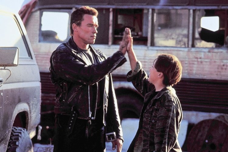 terminator-2-edward-furlong-arnold-schwarzengger-filmloverss