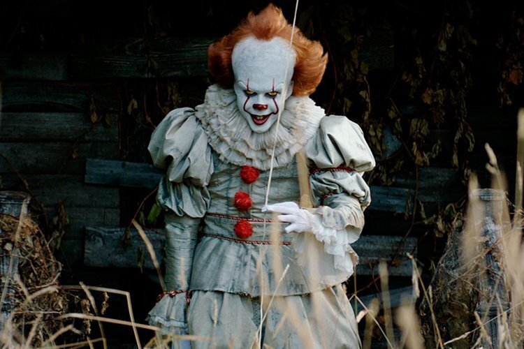 bill-skarsgard-itte-pennywiseın-geçmişini-anlatan-silinmiş-bir-sahneden-bahsetti-2-filmloverss