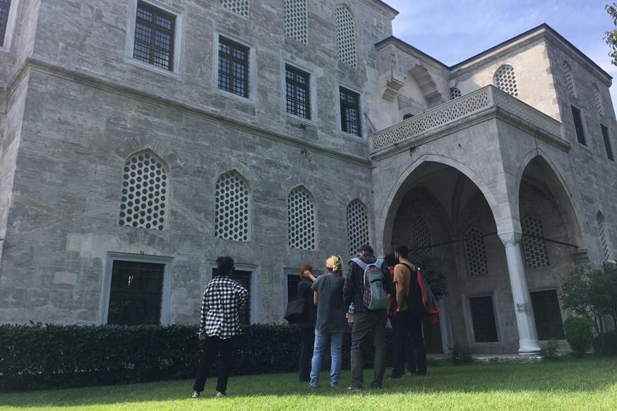 İmparatorlukta Zor Bir Gün Desteğinizi Bekliyor!