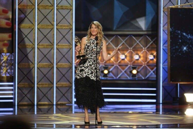 laura-dern-emmy-2017-filmloverss