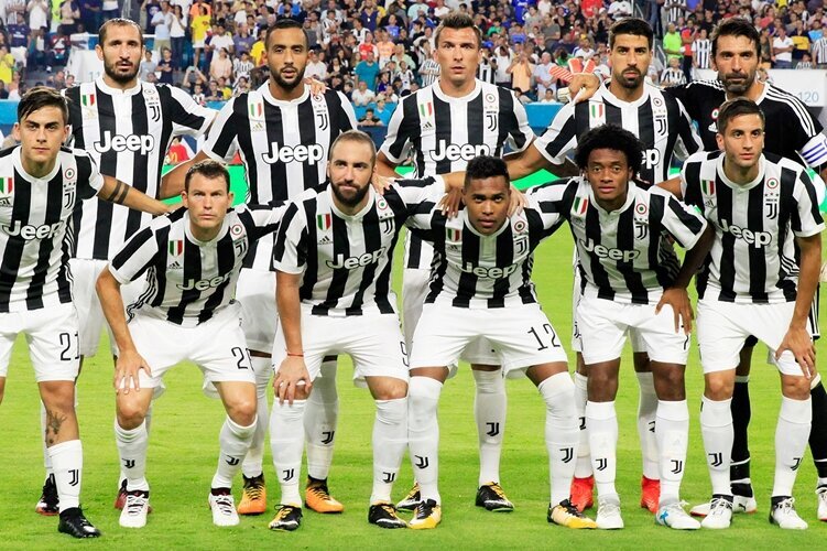 MIAMI GARDENS, FL - JULY 26: Juventus pose prior to during their International Champions Cup 2017 match against the Paris Saint-Germain at Hard Rock Stadium on July 26, 2017 in Miami Gardens, Florida. (Photo by Cliff Hawkins/Getty Images)