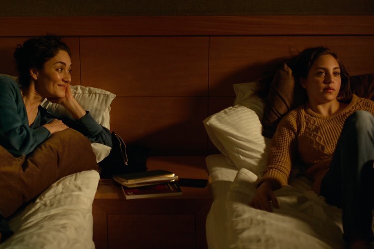 basak-koklu-kaya-oyku-karayel-ise-yarar-bir-sey-filmloverss