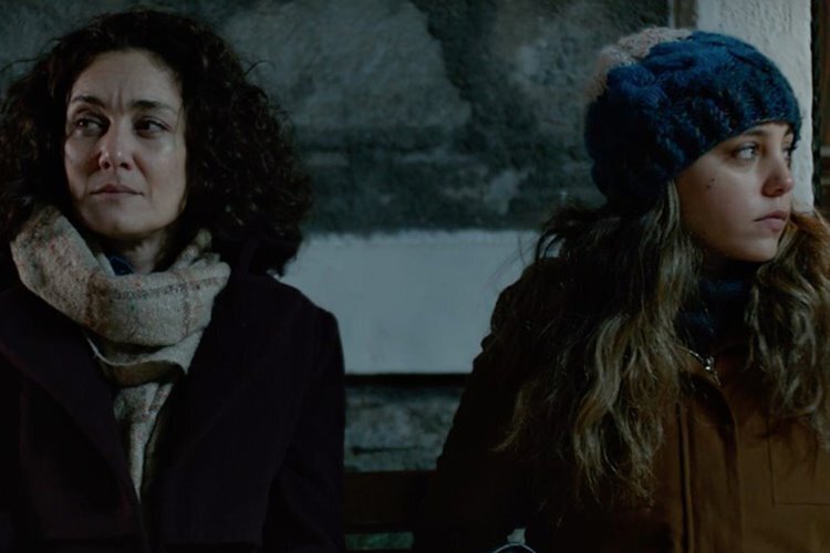 ise-yarar-bir-sey-oyku-karayel-basak-koklukaya-filmloverss