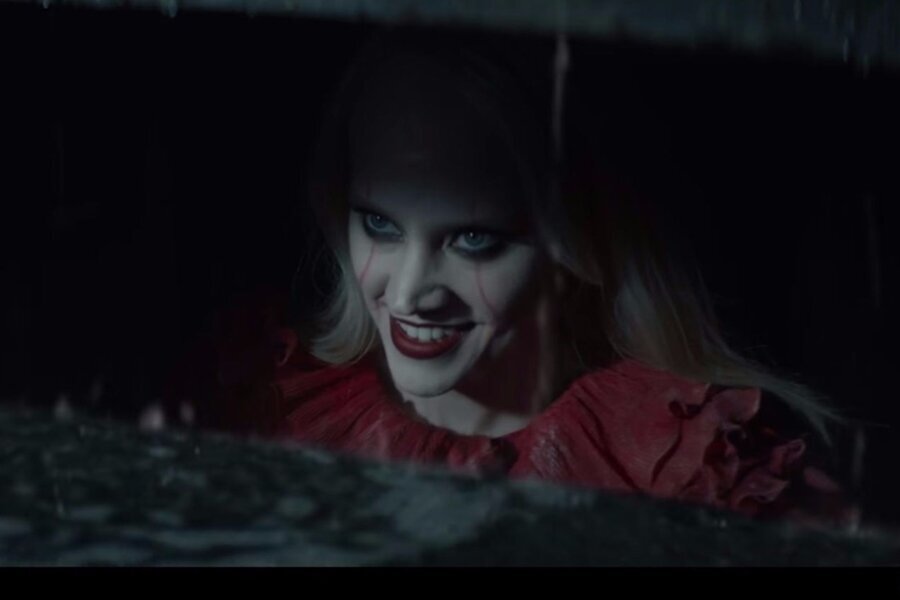 Kate McKinnon Saturday Night Live’da Pennywise Kılığına Büründü!