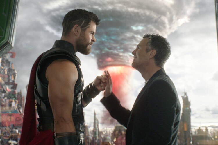 thor-ragnarok-chris-hemsworth-mark-ruffalo-filmloverss