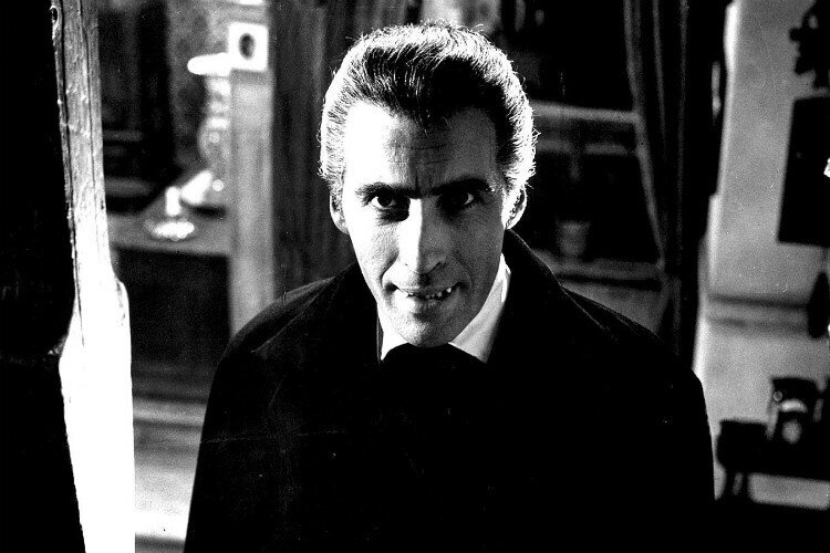 christopher-lee-dracula-filmlovers