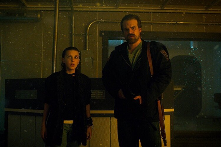 david-harbour-stranger-things-3-sezonla-ilgili-konustu-2-filmloverss