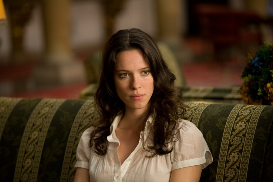 Rebecca Hall, Woody Allen’ın Yeni Filminde Rol Aldığı İçin Özür Diledi