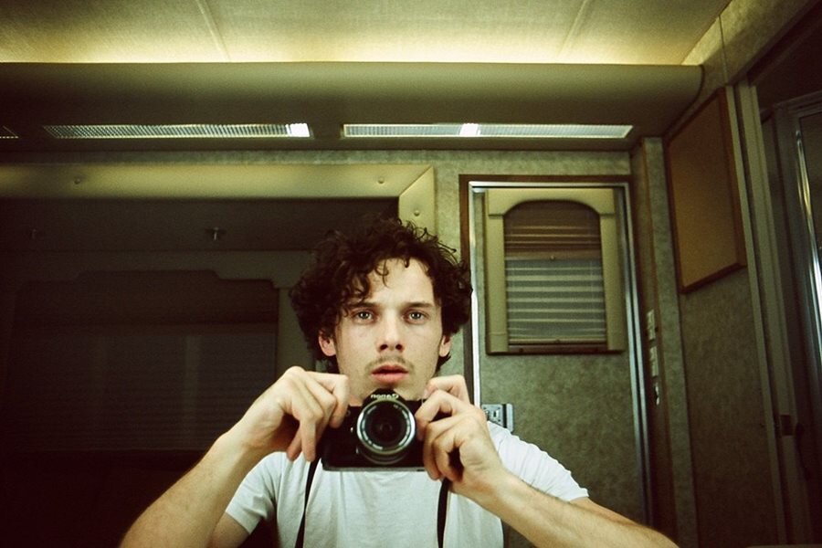 Anton Yelchin’in Çektiği Fotoğraflardan Oluşan Muazzam Bir Sergi Açıldı