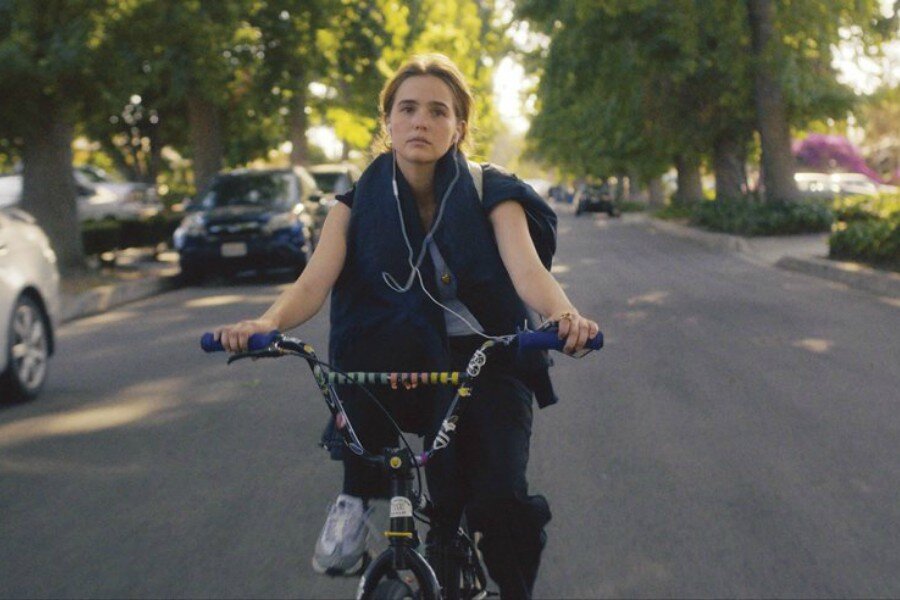 Zoey Deutch’un Başrolünde Yer Aldığı Flower’dan Yeni Fragman Yayınlandı