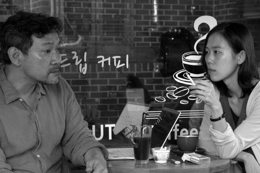 On the Beach at Night Alone’nun Yönetmeni Hong Sang-soo’nun Yeni Filmi Grass’tan Fragman Yayınlandı