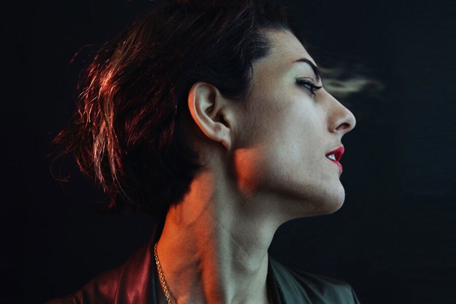 !f İstanbul Açılış Partisi’ne Kendine Has Yorum!