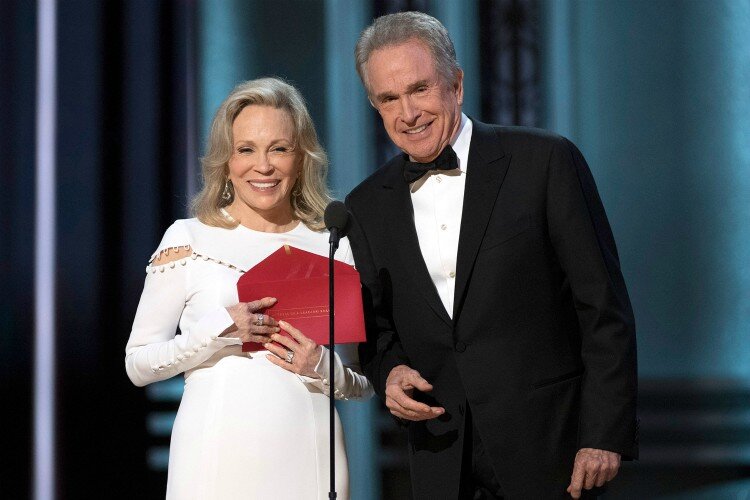 THE OSCARS(r) - The 89th Oscars(r) broadcasts live on Oscar(r) SUNDAY, FEBRUARY 26, 2017, on the ABC Television Network. FAYE DUNAWAY, WARREN BEATTY