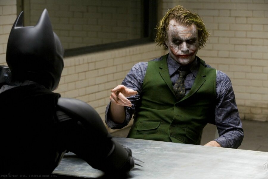 Joker’in İnsanların Zihniyle Oynayabilmesi Askeri Bir Geçmişinin Olduğunu mu İşaret Ediyor?