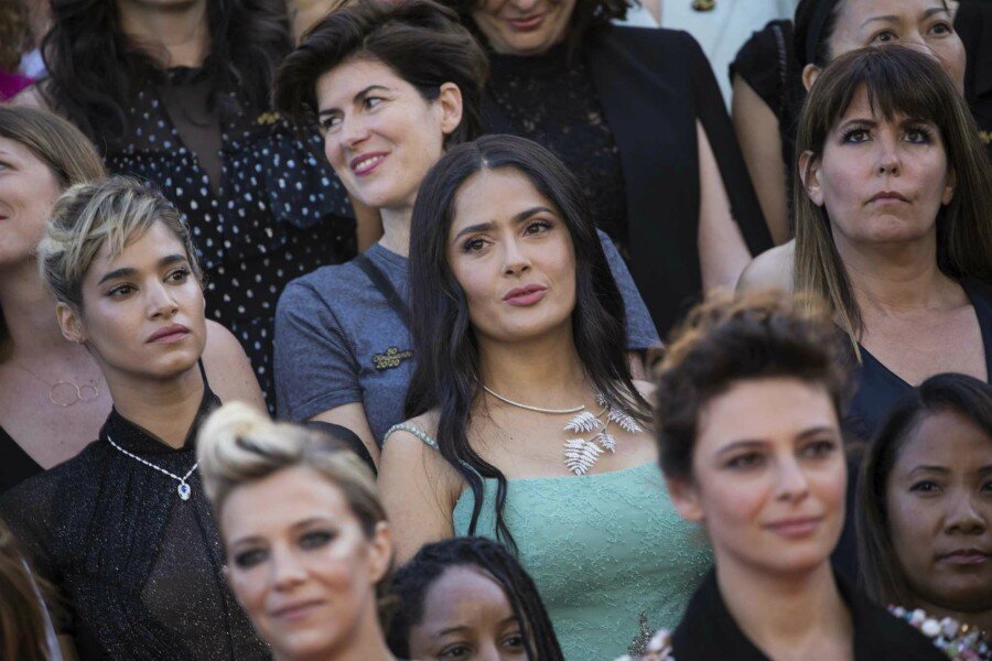 Salma Hayek, Hollywood’daki Cinsiyet Ayrımcılığı ile İlgili Konuştu: “Yakında Çok Daha Fazla Kızgın Olmamız Gerekecek”