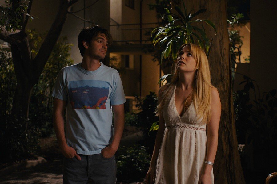 Altın Palmiye Adayı Under the Silver Lake’ten Yeni Görseller Yayınlandı