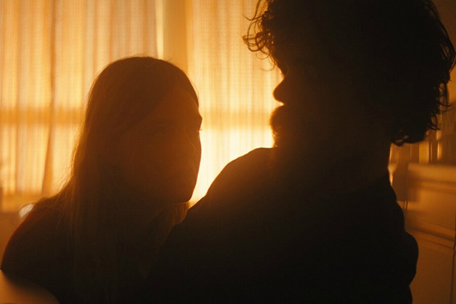 Prömiyerini Sundance Film Festivali’nde Yapan I Think We’re Alone Now’dan Tanıtım Fragmanı Yayınlandı