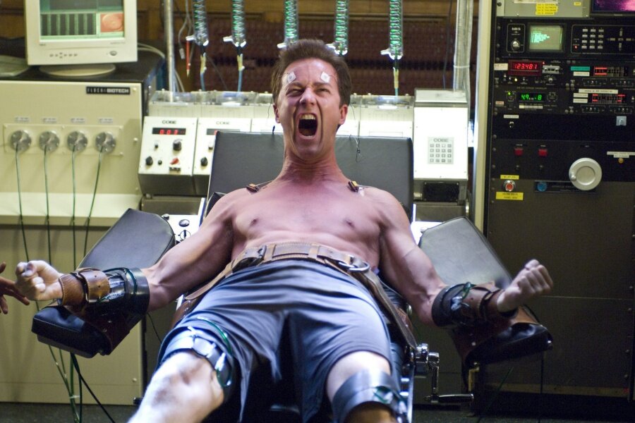 Edward Norton, Üzerinden 10 Yıl Geçmiş Olmasına Rağmen Rol Aldığı The Incredible Hulk’la İlgili Serzenişine Hâlâ Devam Ediyor