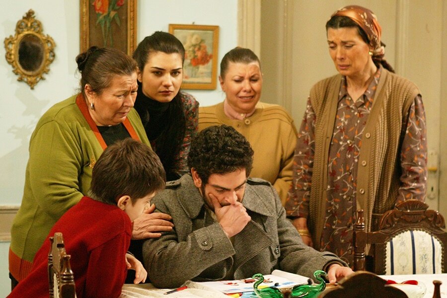 BluTV Arşivinden İzleyenleri Geçmişte Keyifli Bir Yolculuğa Çıkaracak 7 Yerli Dizi