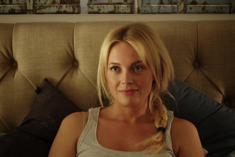 Komedi ve Dramı Harmanlayan Bir İsveç Dizisi: Love Me