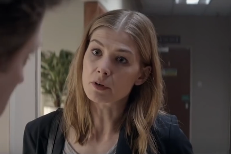Rosamund Pike ve Joel Kinnaman’lı The Informer’dan Fragman Yayınlandı