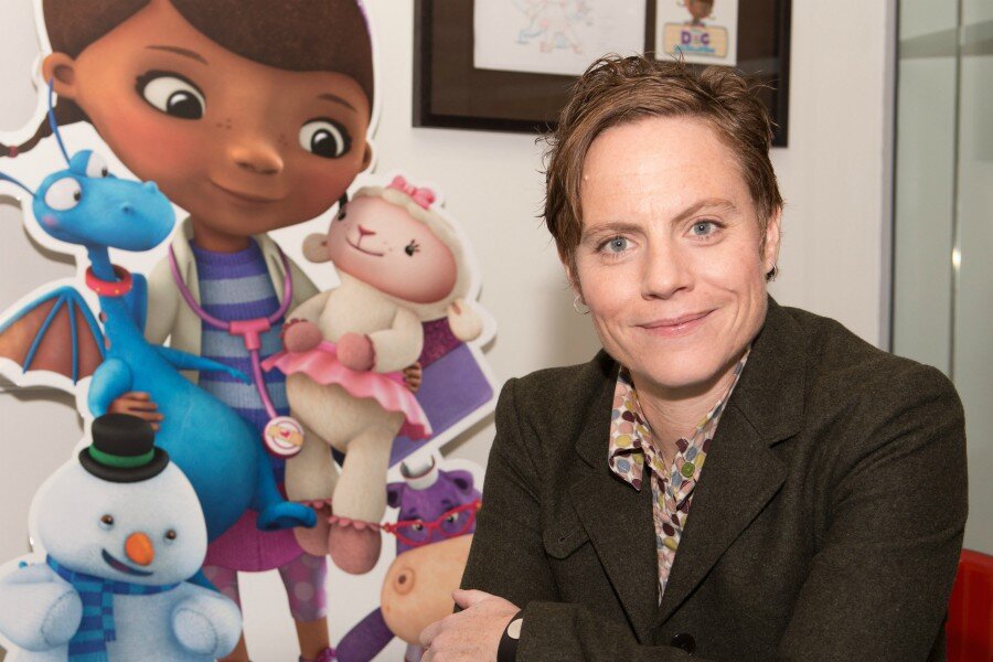 Netflix; The Peabody, Emmy ve Humanitas Ödüllerine Sahip Chris Nee ile Anlaşma İmzaladı