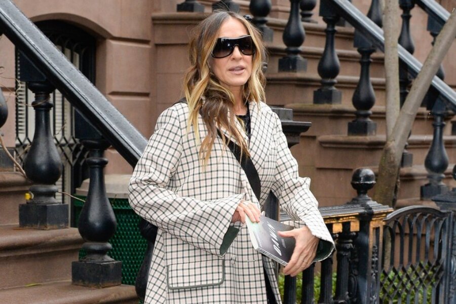 Sarah Jessica Parker, Selahattin Demirtaş’ın Seher Adlı Öykü Kitabını Okuyor