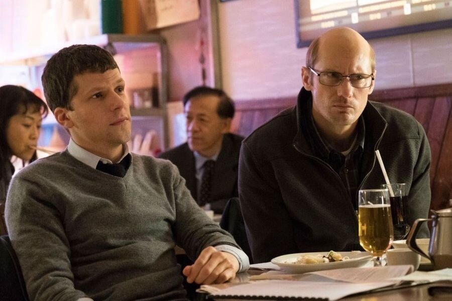 Jesse Eisenberg ve Alexander Skarsgård’lı The Hummingbird Project’ten Fragman Yayınlandı