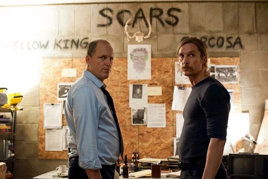 True Detective’in 1. ve 3. Sezonları Aynı Gizemli Örgütün Suçlarıyla Birbirine Bağlanıyor