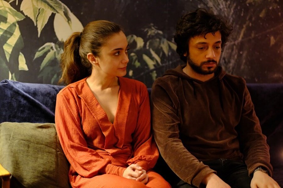 Ali Tansu Turhan Yönettiği, Başrollerini Damla Sönmez ve Onur Ünsal’ın Paylaştığı Bir Kısa Film Geliyor: İkinci Gece