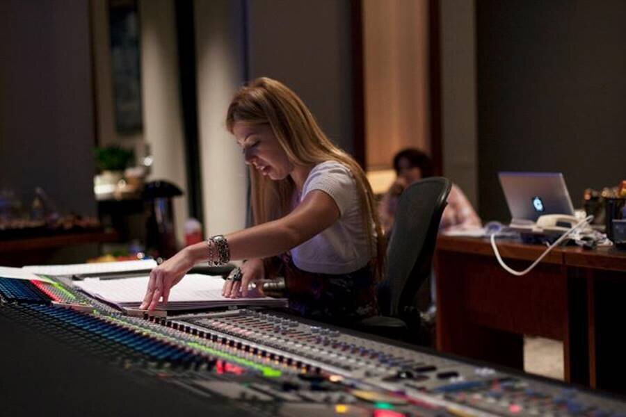 Marvel’ın İlk Kadın Bestecisi Olan Pınar Toprak, Captain Marvel’ın Müziklerini Yapmasıyla Sonuçlanan Süreci Anlattı