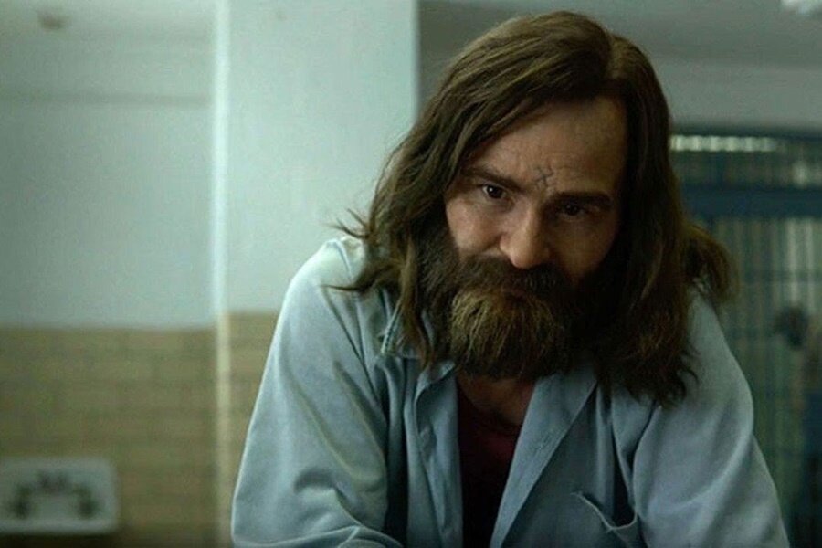Mindhunter’daki Charles Manson Tasvirinin Gerçeğe Ne Kadar Yakın Olduğunu Gösteren Bir Video Yayınlandı