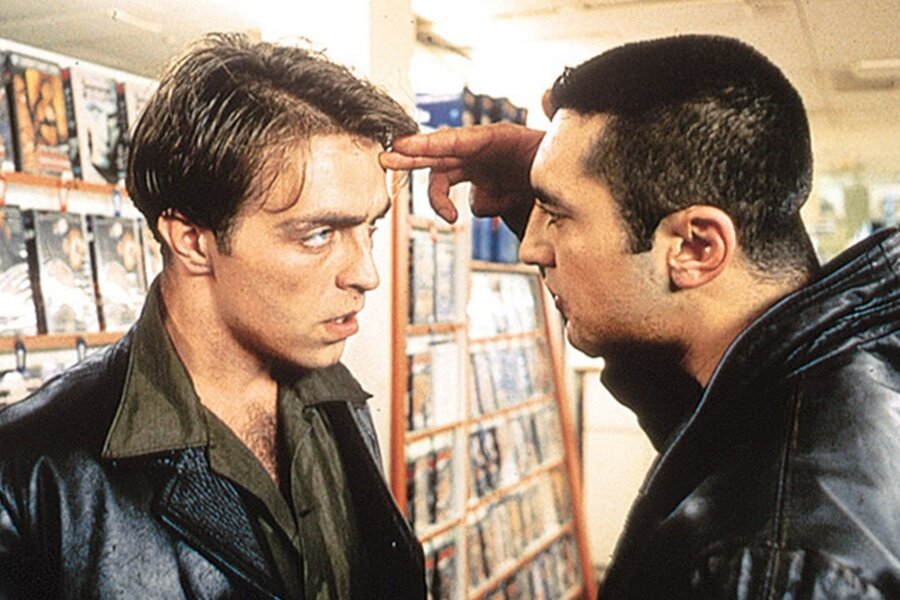 Kendisi Kısa, Etkisi Uzun Süren Bir “İlk” Film: Kısa ve Acısız