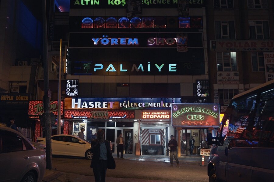 FilmLoverss Radyo #8: Pavyon Dizisi Ele Aldığı Dünyaya Nasıl Yaklaşıyor?