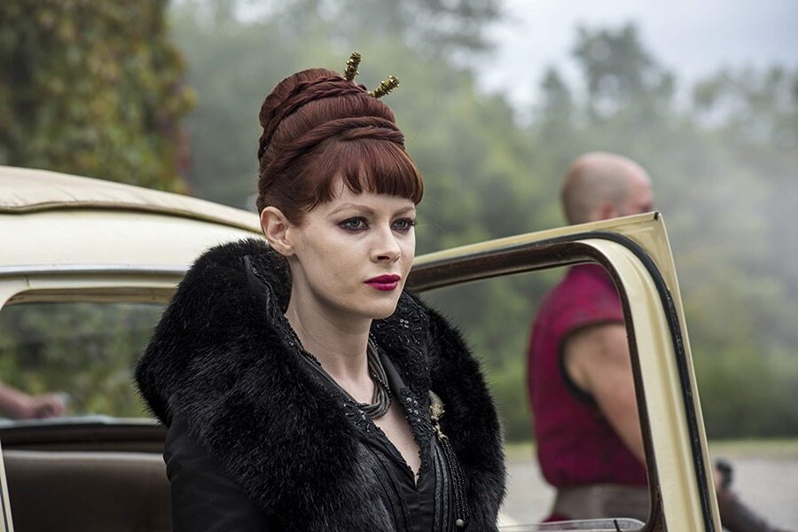 Emily Beecham, Emma Stone’lu Cruella Filminin Kadrosuna Dâhil Oldu