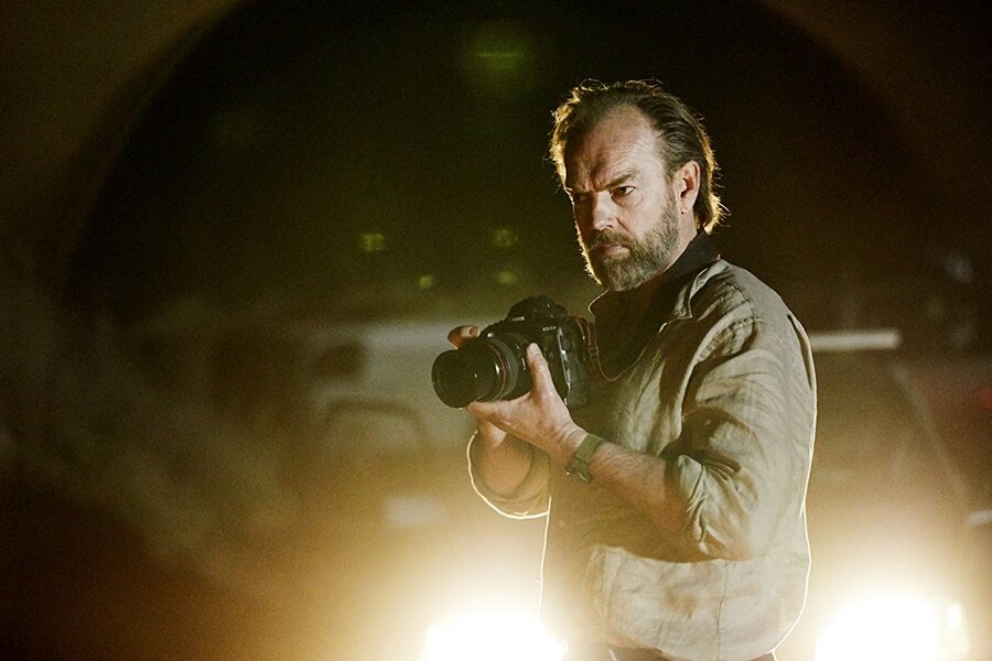 Hugo Weaving’in Başrolünü Üstlendiği Hearts and Bones’tan Fragman Yayınlandı