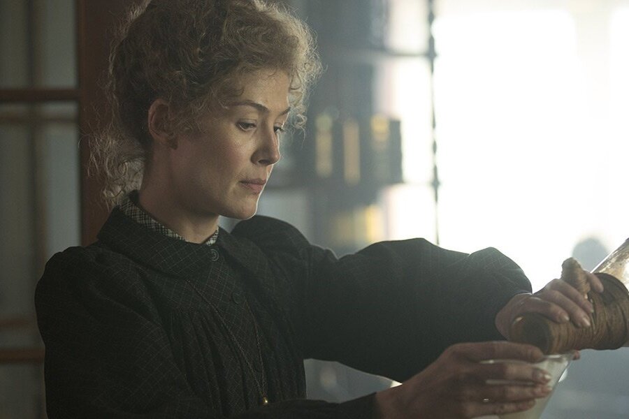 Rosamund Pike’ın Marie Curie’yi Canlandırdığı Radioactive’den Yeni Fragman Yayınlandı